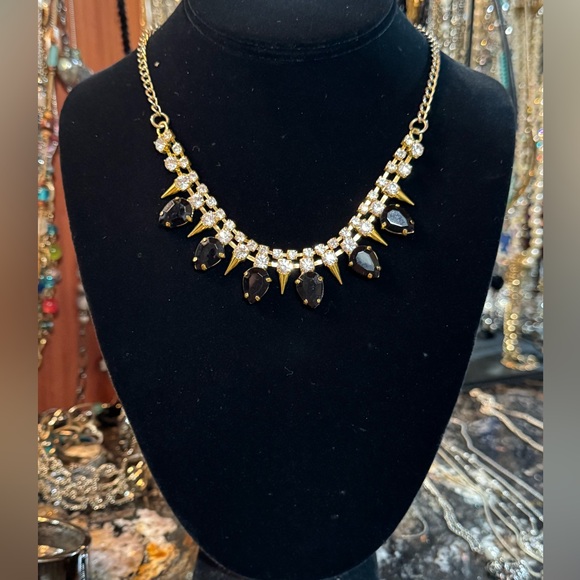 Vintage teardrop and rhinestone choker with gold tone chain - Picture 2 of 8